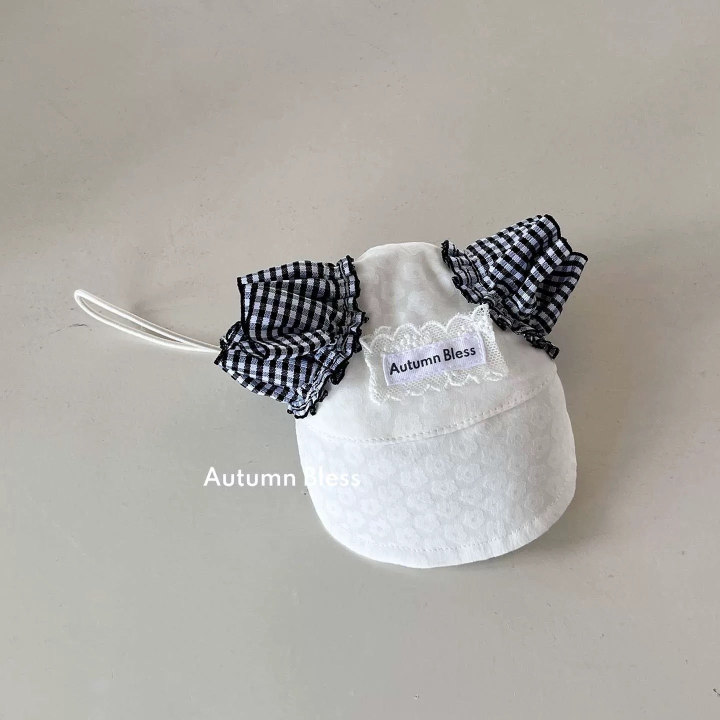 Autumn Bless Checkered Ribbon Cap & Lace Leash